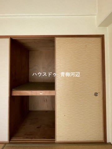 6帖和室収納:押入があるので、お部屋を広くお使いいただけます。