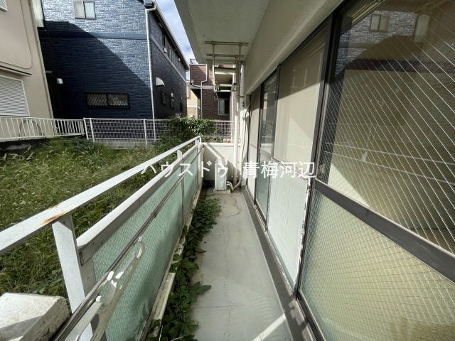 バルコニー:南向きのバルコニーです。天気がいい日はお洗濯もカラっと乾きそうですね。