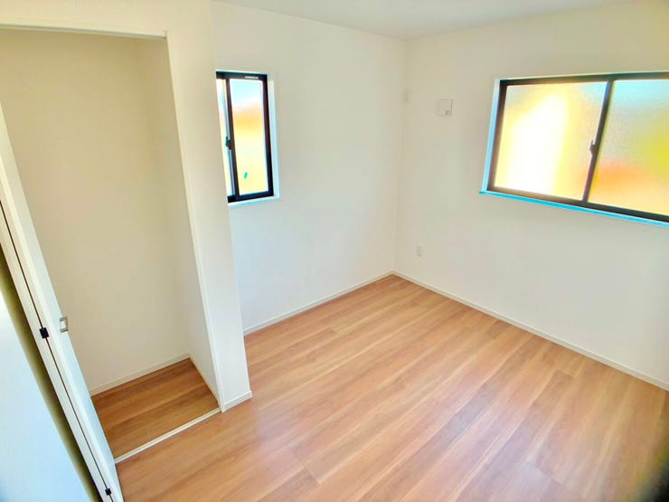 ◎洋室:5号棟(11/29撮影)
全居室収納付!たっぷりの収納スペースで快適に暮らせそうです !