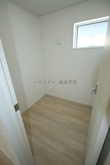 隠れ家的なテレワークルームを設置しています♪