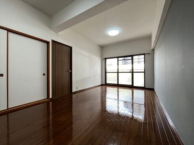 たっぷりと光が差し込んでいますね。家族団欒の空間は明るく温かみがありますね。(2025年9月18日 撮影)