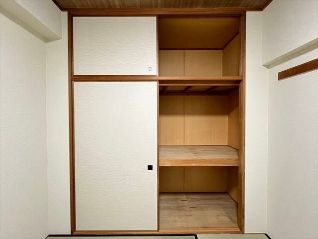 6帖収納:押入収納は奥行きもあり、お布団や座布団などの大きな物もしまっておけます。(2025年9月18日 撮影)