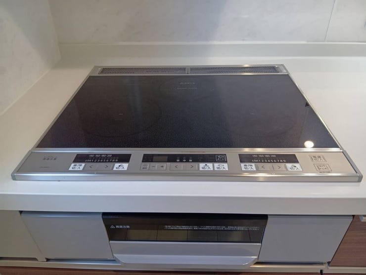 火を使わない安心設計。お手入れ簡単で、毎日の料理が快適に変わるIHクッキングヒーター、フラット天板でお掃除もラクです!