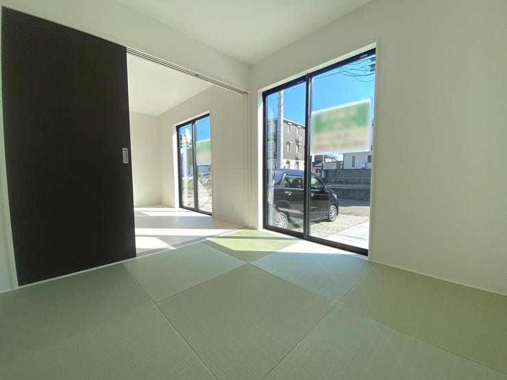 4.5帖の洋風和室。縁がない畳を採用することで、お手入れが簡単です。