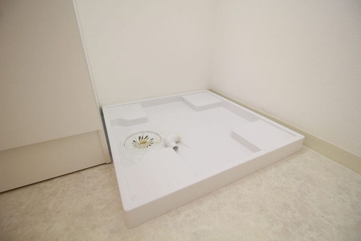 【洗濯機置場】パウダールームに設置されていて家事動線もスムーズです。