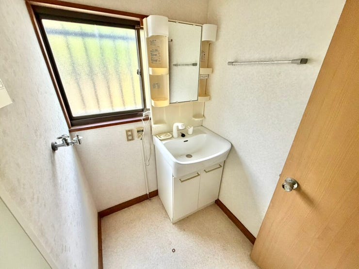 家族の朝を支える、ゆとりある洗面スペース