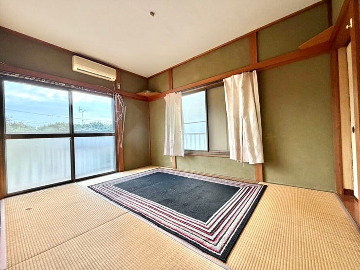 静かな2階にある落ち着いた和室。