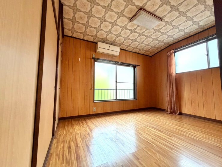 勉強やリモートワークにも使える静かな洋室。