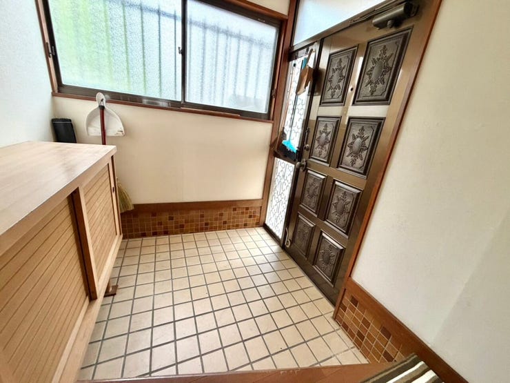 収納スペースもある玄関です。