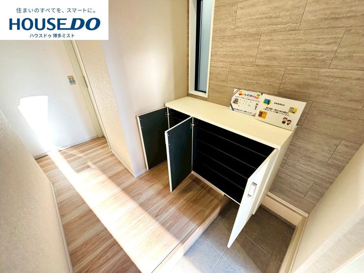 【玄関スッキリ計画】毎日の『いってきます』と『ただいま』の声が響く玄関。出しっぱなしにしたくない荷物もしっかり収納で出来るように収納多めです。