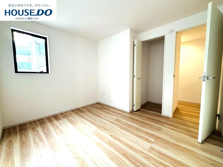 【欲しいところの収納力】実際に生活することを考え、お部屋の収納を重視しました。かさばる季節の衣類や大きなキャリーバッグもラクラク収納♪