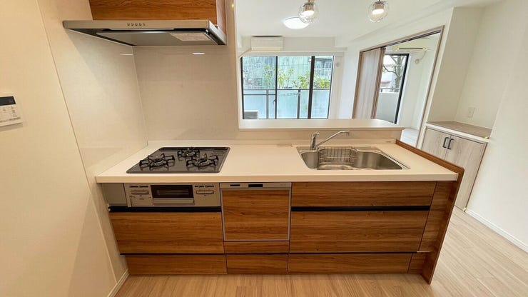 キッチンからリビングが見渡せるので、お子様があちこち走り回って遊んでいる様子にも目が届きます