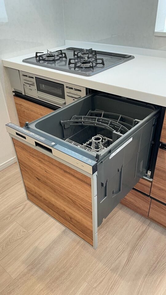 モニターフォンはお子様の留守番時にも重宝する必須防犯アイテムです。留守中に誰が訪ねてきたのかも確認できますし、在宅中も「見える安心」があります