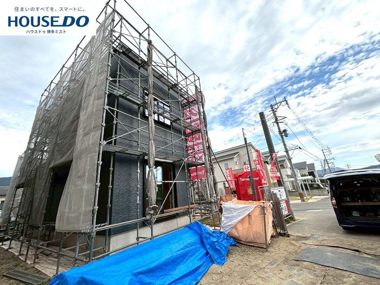 【外観】
【現地見学会 開催中】実際に現地へ行き、お子様と一緒に小学校までの経路を確認したり、近隣の同施工会社の完成物件へ行き完成後の雰囲気を体感したりといった見学ツアーをしませんか?(11月24日撮影)