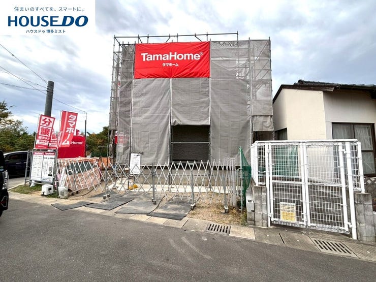 【現地見学会 開催中】実際に現地へ行き、お子様と一緒に小学校までの経路を確認したり、近隣の同施工会社の完成物件へ行き完成後の雰囲気を体感したりといった見学ツアーをしませんか?(11月24日撮影)