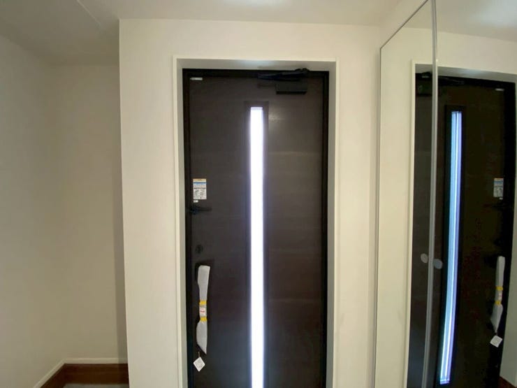 すりガラスにより明るさは確保されております♪