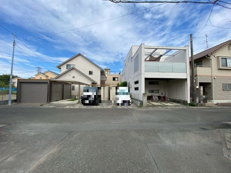 交通量が少なく、道幅も広く駐車も安心してできます!