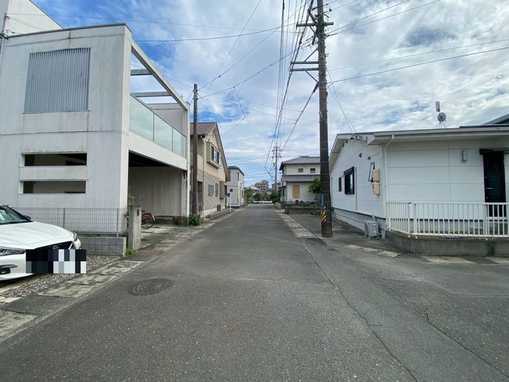 交通量が少なく、道幅も広く駐車も安心してできます!