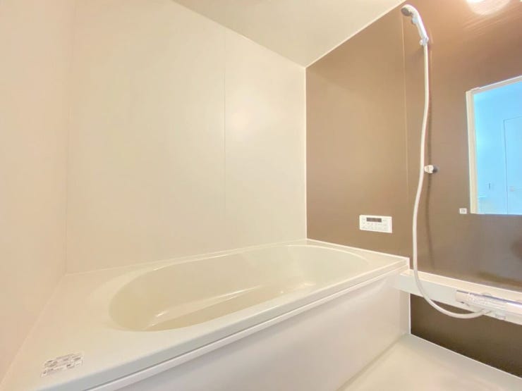 浴槽は足を伸ばして入浴出来ます!
一日の疲れも吹き飛びます♪