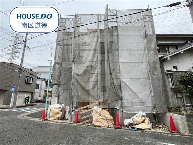 北側からの写真です。全居室6帖以上あり、プライベート空間もゆったりと過ごせます。3階には4.5帖のロフトがあり、収納に便利◎生活スペースも広々とお使いいただけます!
(2025年10月21日撮影)