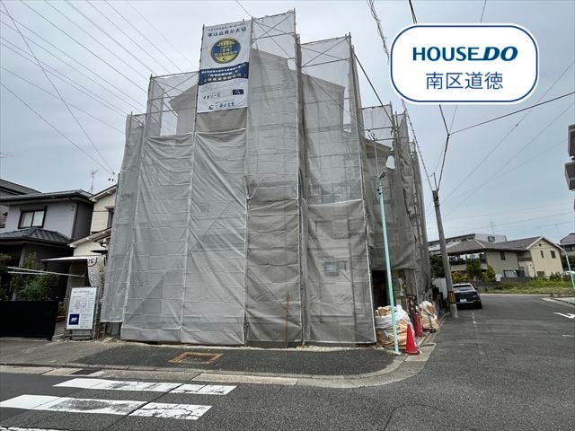 東側からの写真です。上棟しました!家のシルエットが見えてくると、完成が近づいているのを実感できますね♪2025年12月完成予定です。
(2025年10月21日撮影)