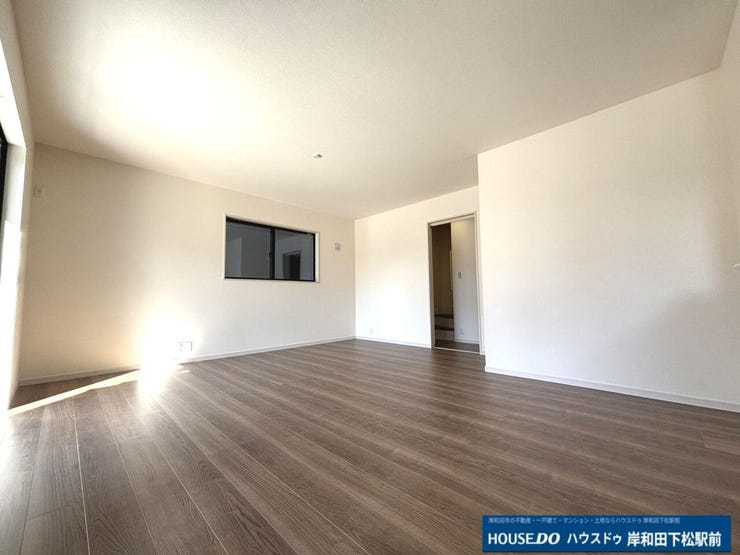 ご家族に憩いの空間をもたらしてくれる、広々とした開放感のあるリビングです。