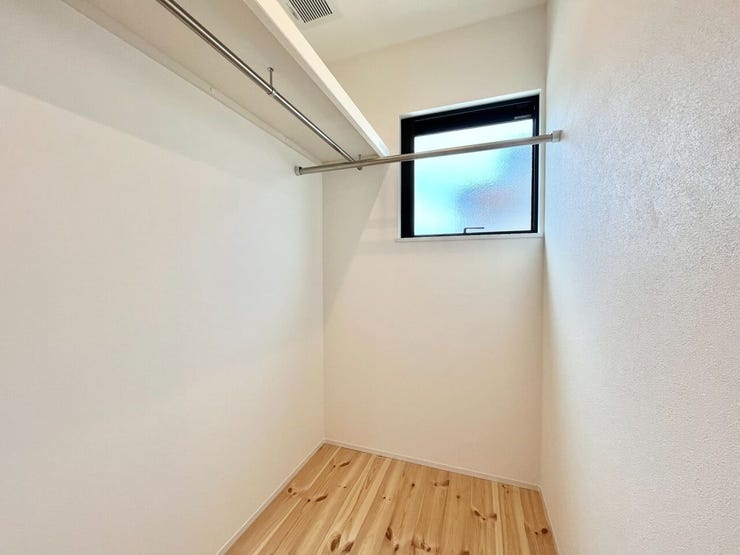 *5.25帖洋室クローゼット*
※AI加工を施しております。