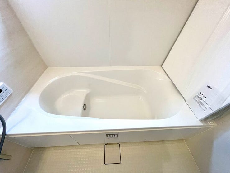 【Bathroom】広く快適な浴室で、ゆったりとお湯に浸かるひとときをお楽しみいただけます。