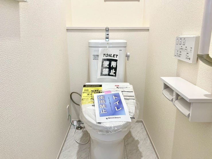 【Toilet】2階トイレ 清潔感があり、落ち着いたデザインのトイレ。家族みんなが快適に使えます。