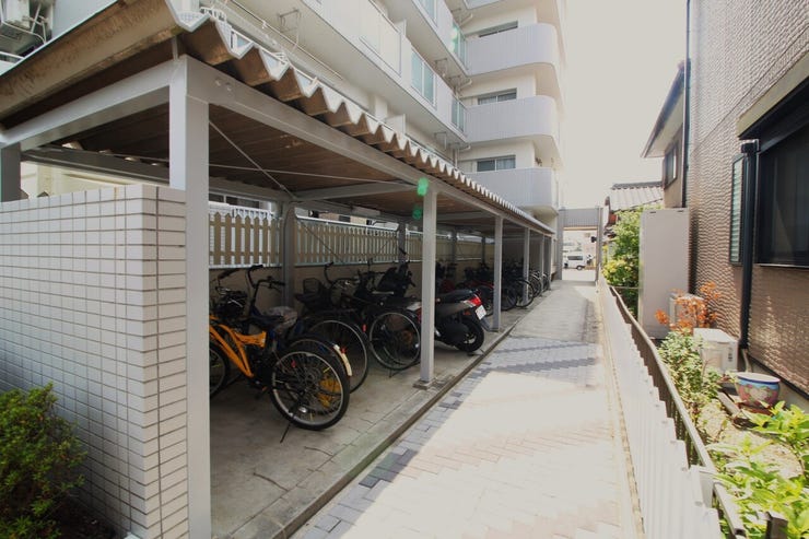 *駐輪場*
駐輪場を完備しているため、自転車での通勤・通学にも便利です!