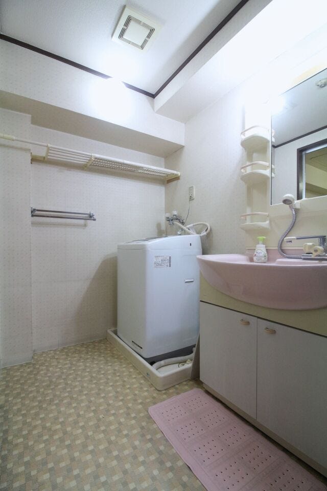 洗面所は洗濯機を置いても充分な広さがあり嬉しいです。