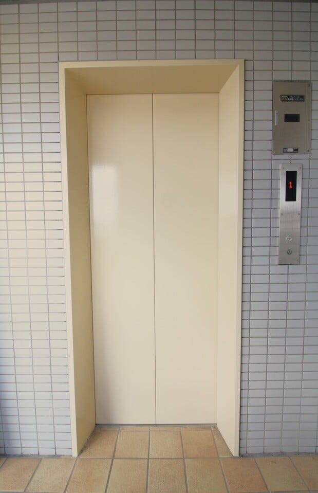 重たい荷物を運ぶ際もエレベーターがあるので楽々です!毎日のお買い物もエレベーターがあれば安心!