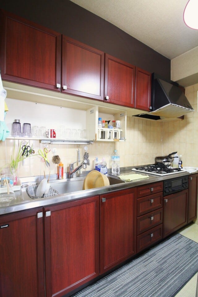 広々としたキッチンのシンクは、洗い物がしやすく、使い勝手が良いです。