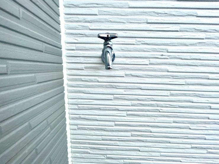 【Balcony】掃除に便利なバルコー水栓有り、日当たりの良いバルコニーはお洗濯物がしっかり乾きやすく、毎日の家事にも重宝します。