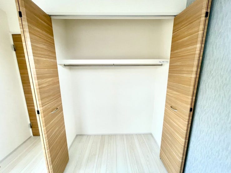 【Bedroom】南に位置する5.0帖洋室クローゼット