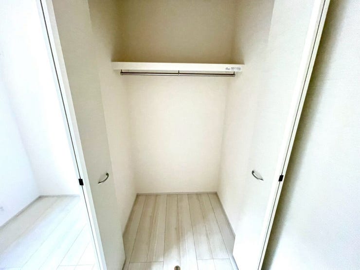 【Bedroom】南西に位置する5.25帖洋室クローゼット