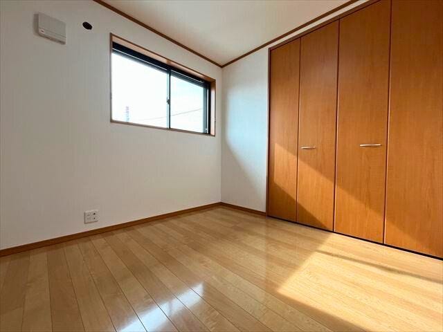 2階西側洋室は南側洋室と扉を開けて繋げることができます。子供たちの成長に合わせて使用できるのも良いですね
(2026年2月5日 撮影)