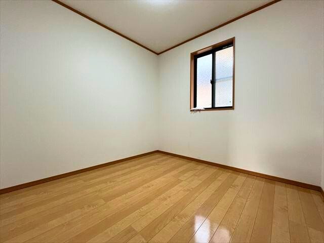 2階北側には広めの納戸があります。収納場所以外にもリモートワークや趣味のスペースとするのも良さそうです
(2026年2月5日 撮影)