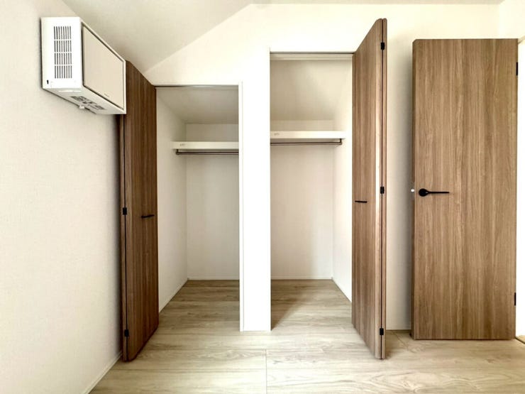 【Bedroom】クローゼット完備で収納力◎。家具の配置もしやすい機能的な洋室です。