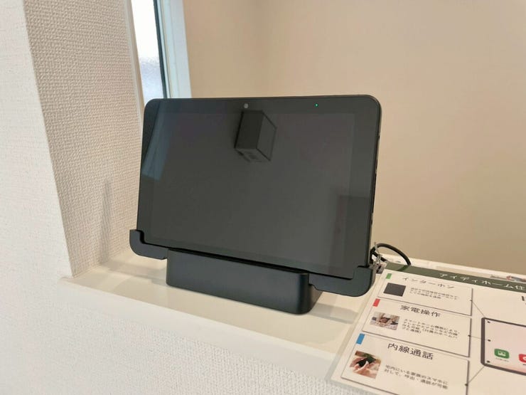 【Facilities】来訪者を確認できるモニター付きインターホンで、防犯面も安心です。