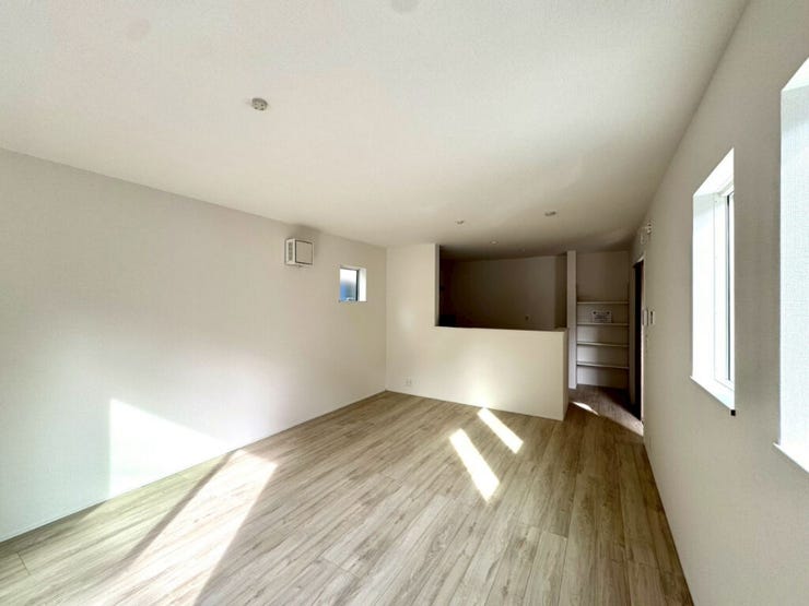 【Living】広さと明るさにこだわったリビング。家族とのコミュニケーションが弾む空間です。