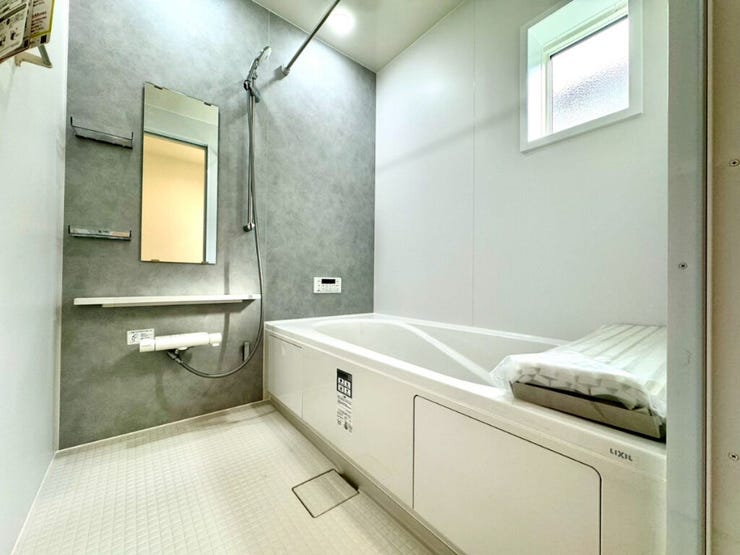 【Bathroom】お子様とのバスタイムにも十分な広さがあり、掃除も簡単にできます。