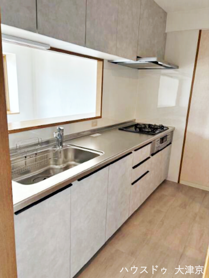 カウンターキッチン。家族の様子を見ながらお料理できます♪