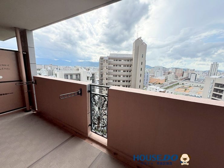 陽当たりのいいバルコニー。景色もとてもいいです♪