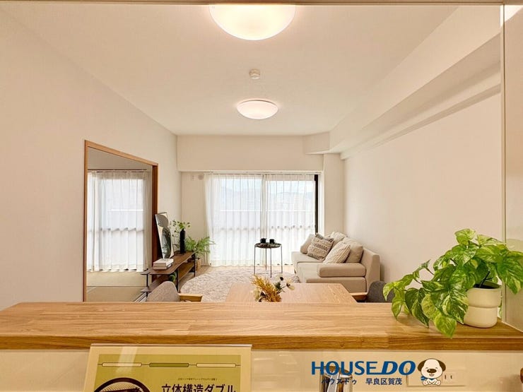 カウンタータイプのキッチンのためリビングを伺いながら作業ができます♪