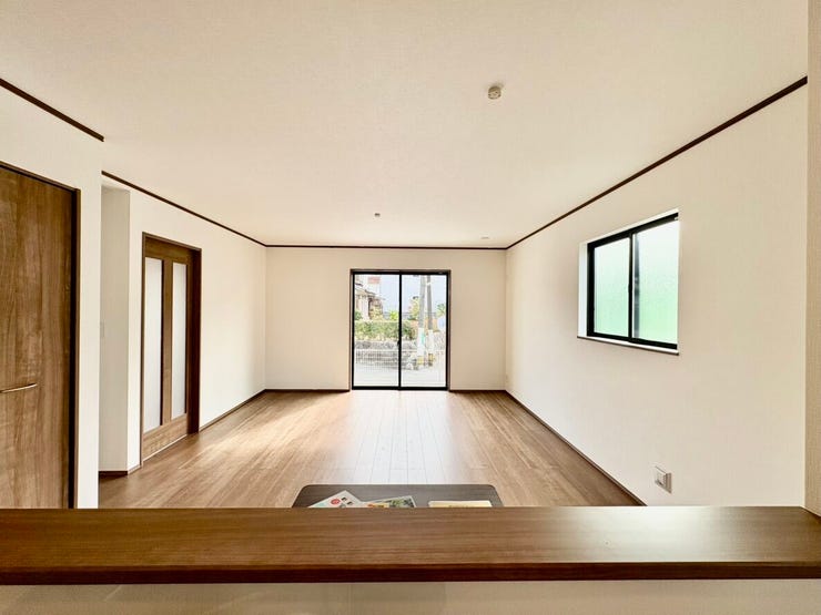 キッチンからリビング全体が見渡せる対面キッチン。