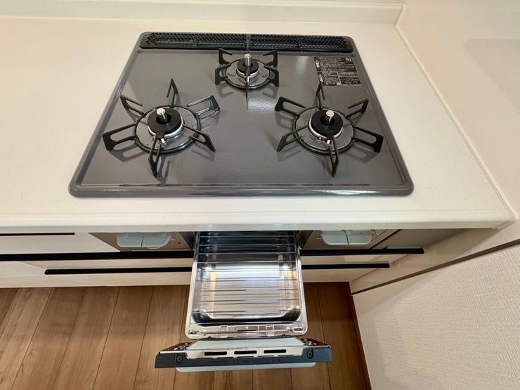 3口ガスコンロで同時調理が可能◎