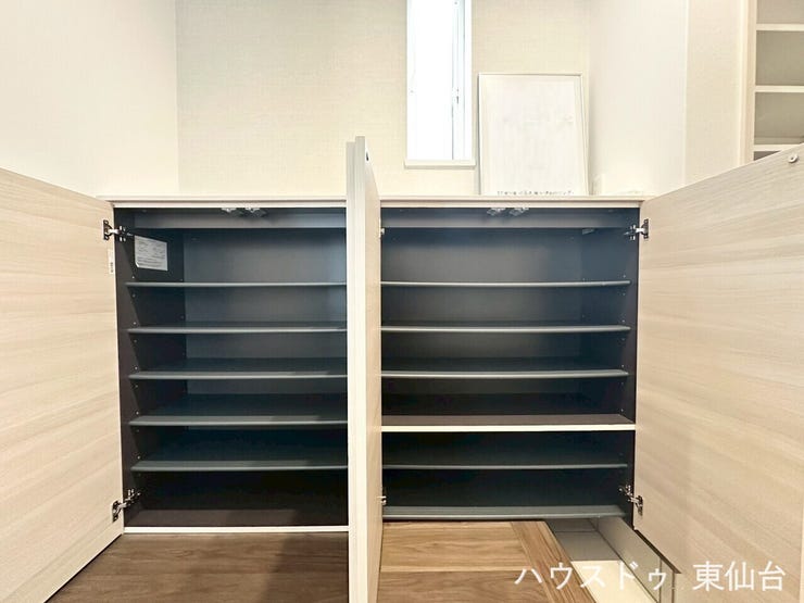 どの靴も主役になる、取り出しやすい靴箱です♪