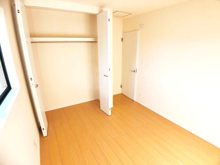 ◎収納:B号棟(1/10撮影)
全居室収納付!大容量の収納スペースで住空間もスッキリ広々♪