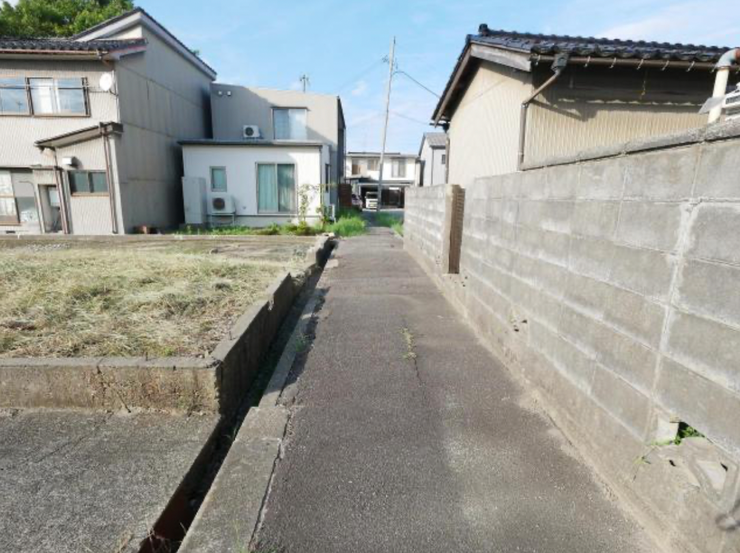 敷地東側通路